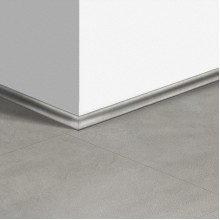 Виниловый плинтус Quick-Step скоция Бетон тёплый серый (Warm gray concrete) QSVSCOT40050 (AMCL40050 / AMGP40050) 17 x 17 мм