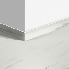 Виниловый плинтус Quick-Step стандартный Мрамор каррарский белый (Marble Carrara White) QSVSK40136 (AMCL40136 / AMGP40136 / AVST40136 / RAMCL40136) 58 x 12 мм