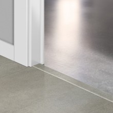 Профиль виниловый Quick-Step Incizo Бетон тёплый серый (Warm grey concrete) QSVINCP40050 (AMCL40050 / AMGP40050)
